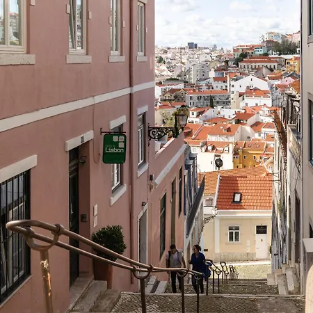 Group-Friendly 4Br Lisbon Duplex Castle View 아파트 *