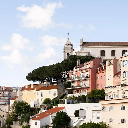 Group-Friendly 4Br Lisbon Duplex Castle View *