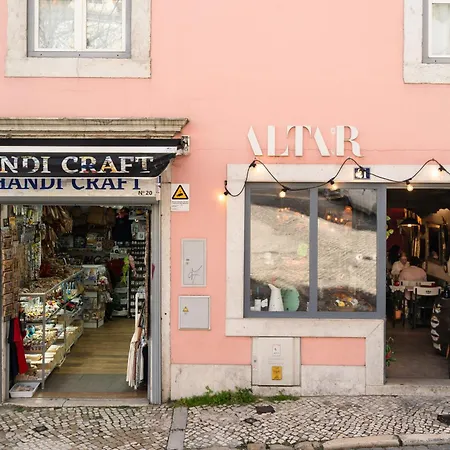 Group-Friendly 4Br Lisbon Duplex Castle View 아파트 리스본