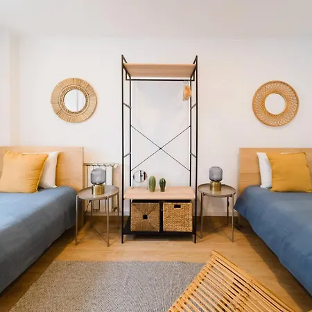 Group-friendly 4br Duplex Castle View * ליסבון