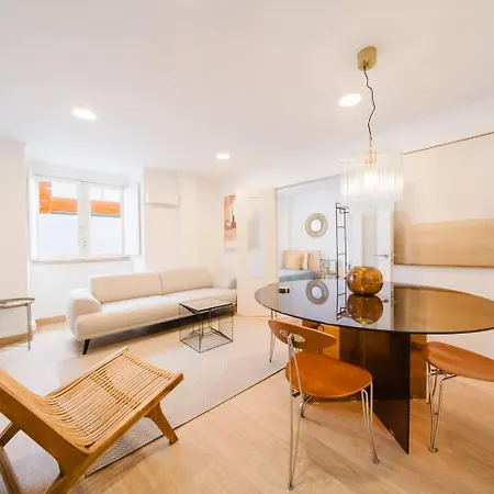 Group-Friendly 4Br Lisbon Duplex Castle View 아파트 *