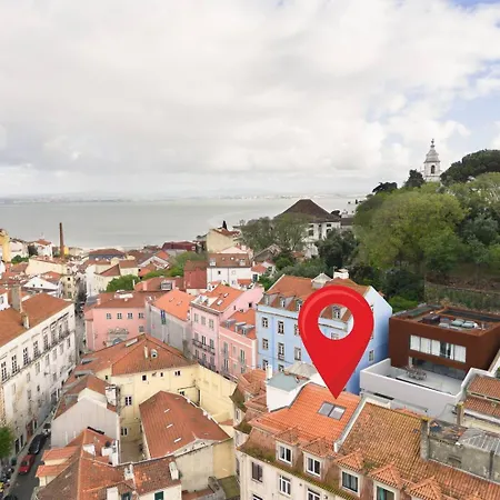 Group-Friendly 4Br Lisbon Duplex Castle View