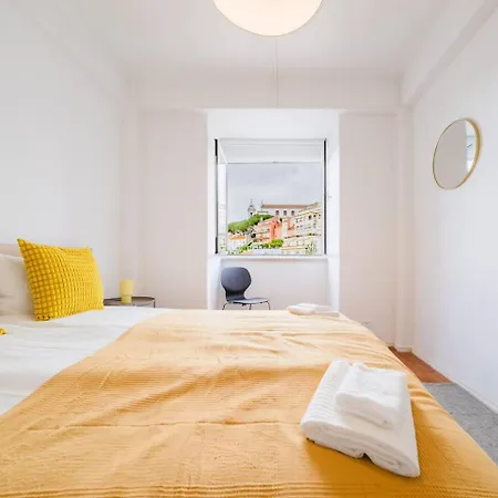 Group-Friendly 4Br Lisbon Duplex Castle View * 리스본