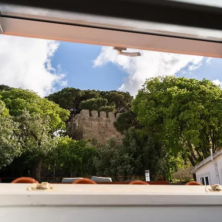 Group-Friendly 4Br Duplex Castle View In Lisbon *