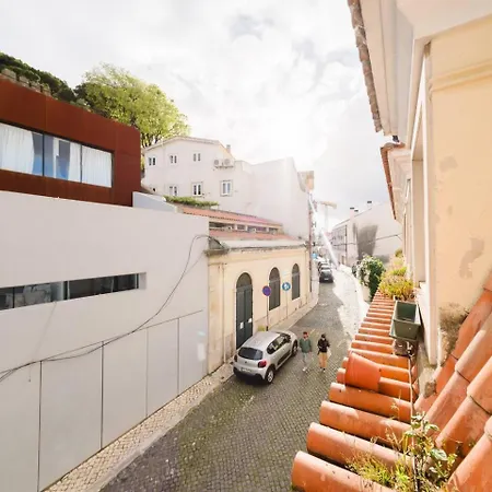 Group-friendly 4br Duplex Castle View Apartment Lissabon