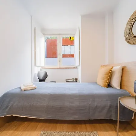 Group-friendly 4br Duplex Castle View *