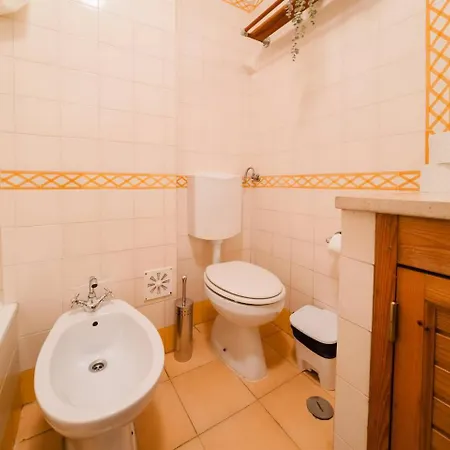 Group-friendly 4br Duplex Castle View