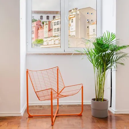 Group-friendly 4br Duplex Castle View *