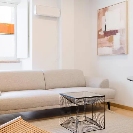 Group-friendly 4br Duplex Castle View Apartment *