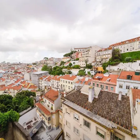 Group-friendly 4br Duplex Castle View Apartment