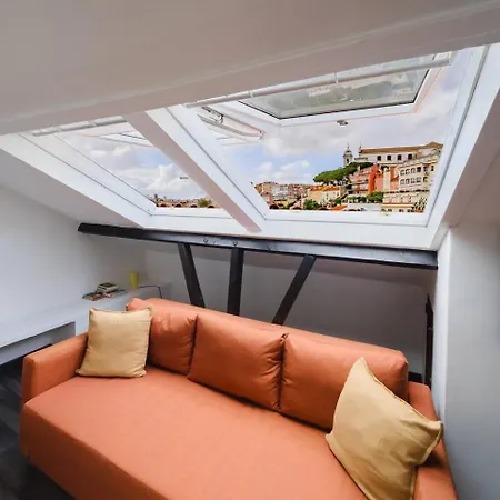 Group-friendly 4br Duplex Castle View Apartment *