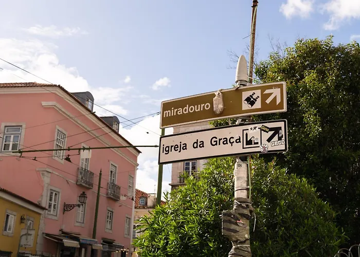 Group-friendly 4br Duplex Castle View Lisboa