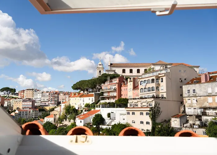 Group-friendly 4br Duplex Castle View Lisboa