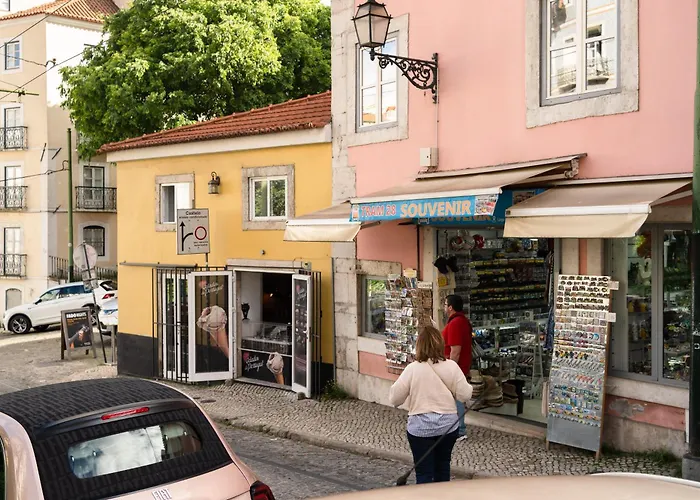 Group-friendly 4br Duplex Castle View Διαμέρισμα Lisboa