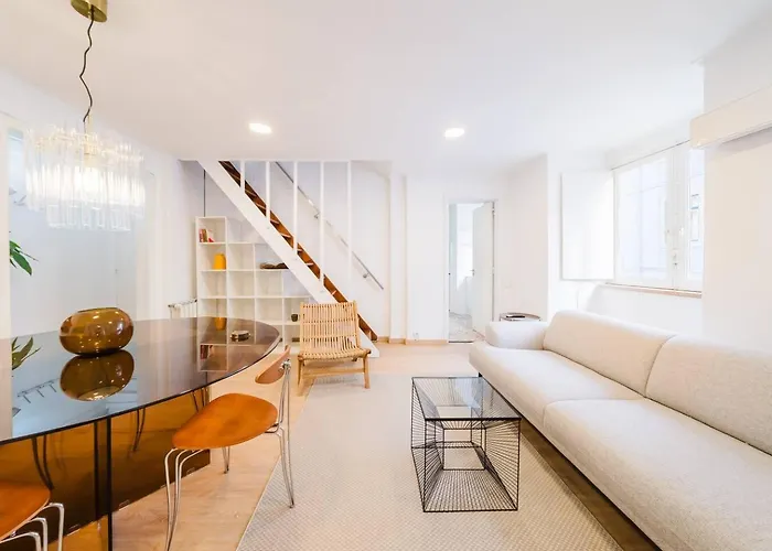 Group-friendly 4br Duplex Castle View Διαμέρισμα Lisboa