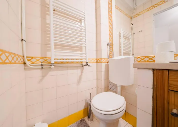 Group-friendly 4br Duplex Castle View Lisboa