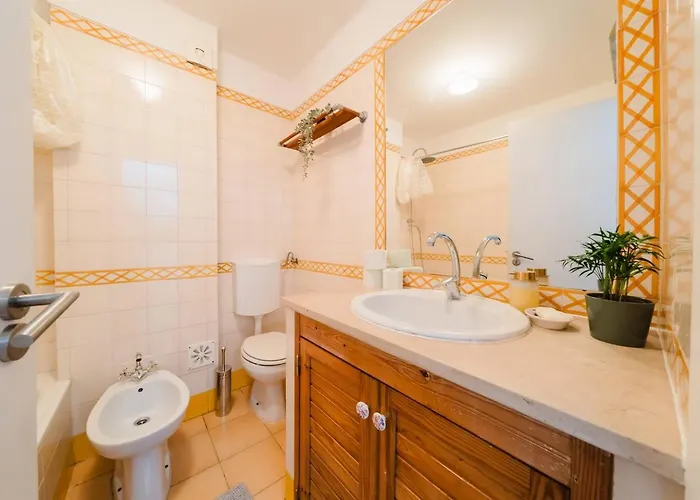 Group-friendly 4br Duplex Castle View * Lisboa