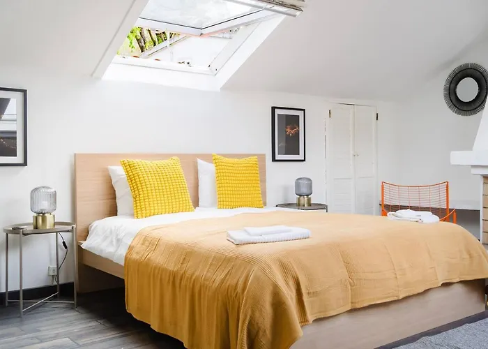 Group-friendly 4br Duplex Castle View Διαμέρισμα