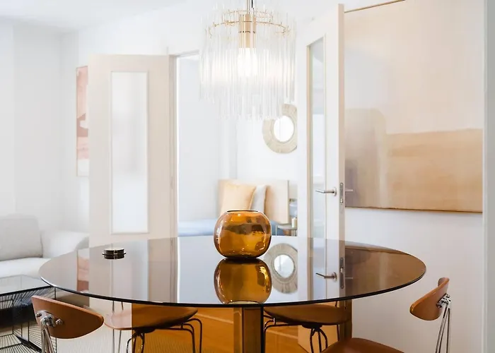 Group-friendly 4br Duplex Castle View *