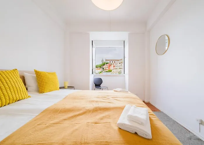 Group-friendly 4br Duplex Castle View * Lisboa