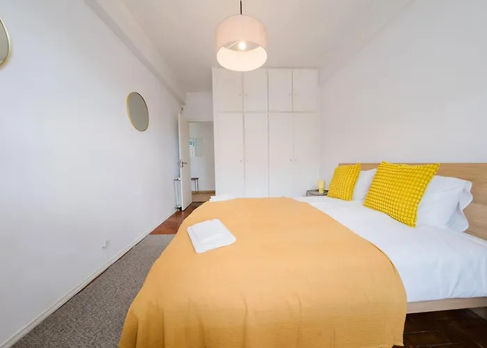 Group-friendly 4br Duplex Castle View