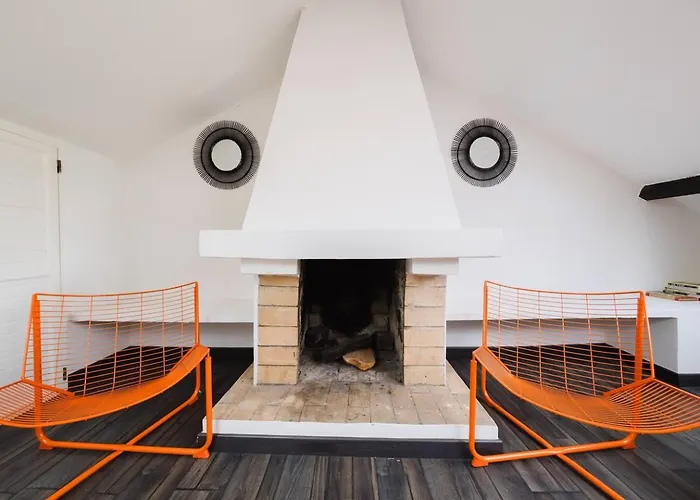 Group-friendly 4br Duplex Castle View Διαμέρισμα