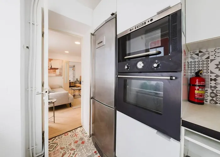 Group-friendly 4br Duplex Castle View Lisboa