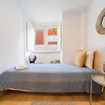 Group-friendly 4br Duplex Castle View *