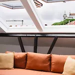 Group-friendly 4br Duplex Castle View