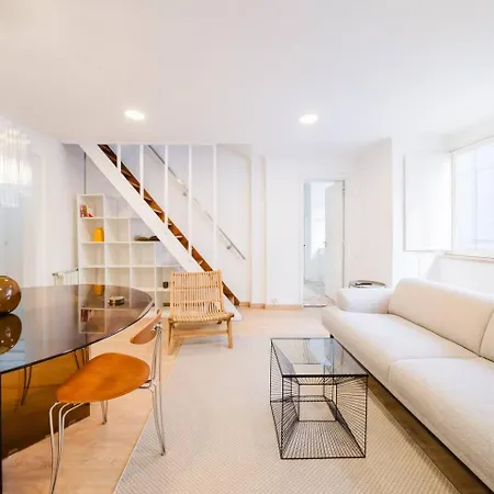 Group-friendly 4br Duplex Castle View 아파트 리스본