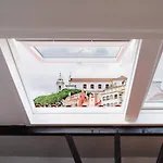 Group-friendly 4br Duplex Castle View Daire *